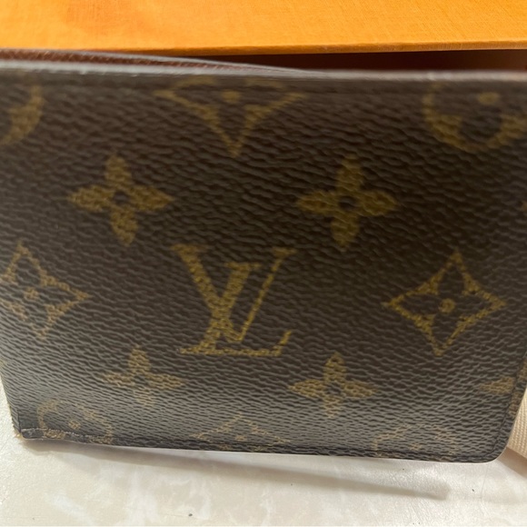 Authentic LV men’s bifold wallet - Picture 2 of 4